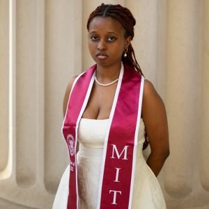 Square Nisha Bon-nathan